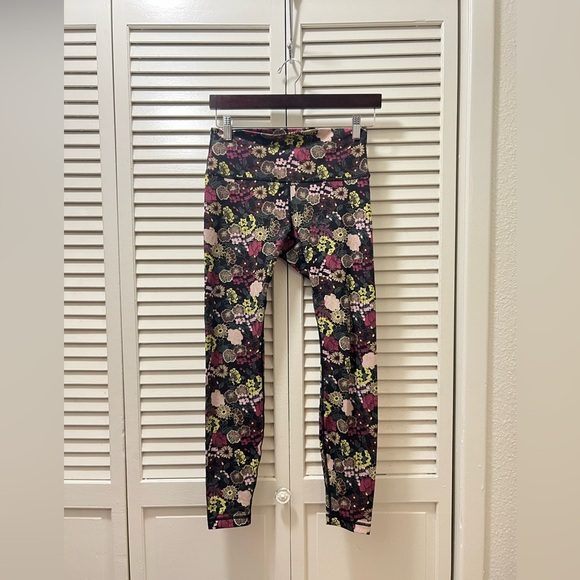 Lululemon Wunder Under Hi-Rise Tight 26" in Fluorolace Multi - Picture 2 of 10